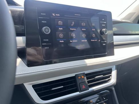 New 2026 Volkswagen Taos SE FWD image 19