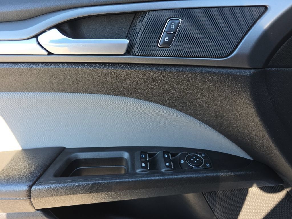 Used 2016 Ford Fusion S FWD image 13