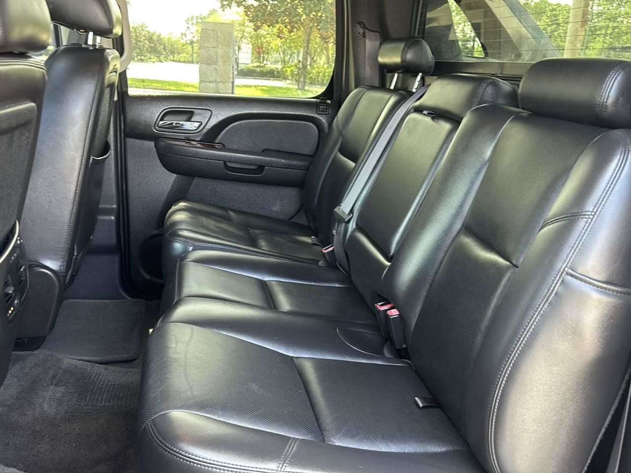 Used 2011 Chevrolet Avalanche LTZ AWD/4WD image 34