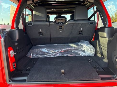 Used 2025 Jeep Wrangler Unlimited Rubicon image 27