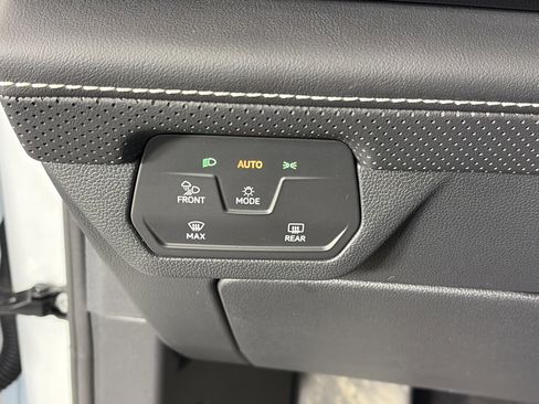 Used 2024 Volkswagen Atlas Cross Sport SE w/ Panoramic Sunroof Package image 29