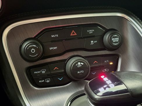 Used 2017 Dodge Challenger R/T RWD image 17