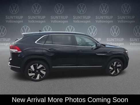 Used 2025 Volkswagen Atlas Cross Sport SEL image 2