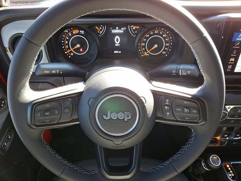 Used 2025 Jeep Wrangler Sport image 18