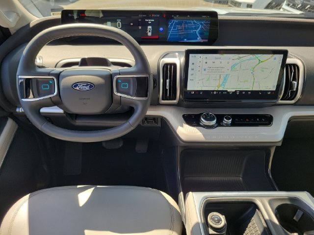 Certified 2025 Ford Expedition Active AWD/4WD image 4
