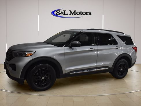 Used 2024 Ford Explorer XLT w/ Class IV Trailer Tow Package AWD/4WD image 3