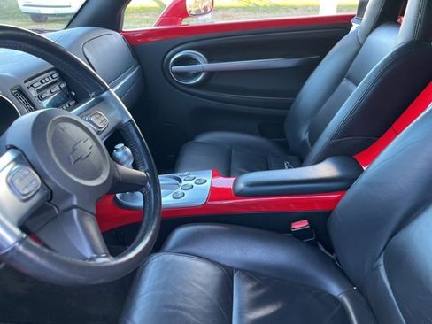 Used 2005 Chevrolet SSR w/ Preferred Equipment Group image 10