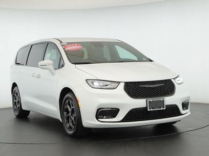 Used 2022 Chrysler Pacifica Touring-L w/ S Appearance Package