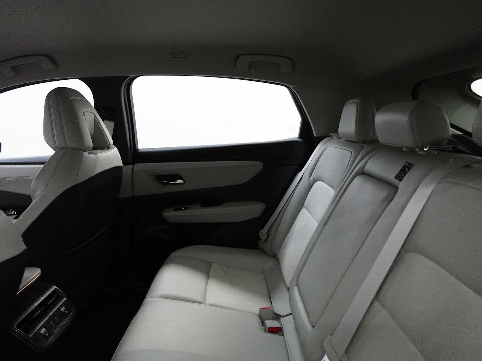 Used 2023 Nissan Ariya FWD image 27