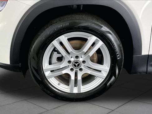Certified 2022 Mercedes-Benz GLB 250 4MATIC image 11