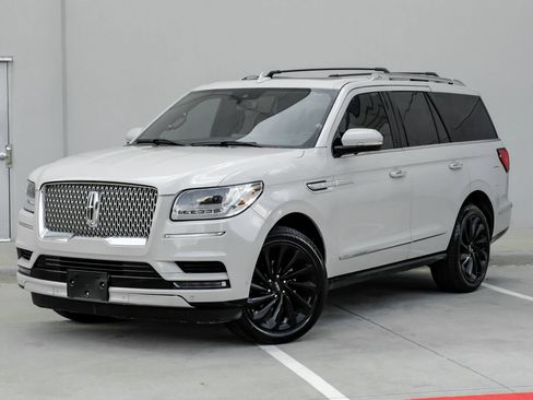 Used 2021 Lincoln Navigator Reserve AWD/4WD image 7