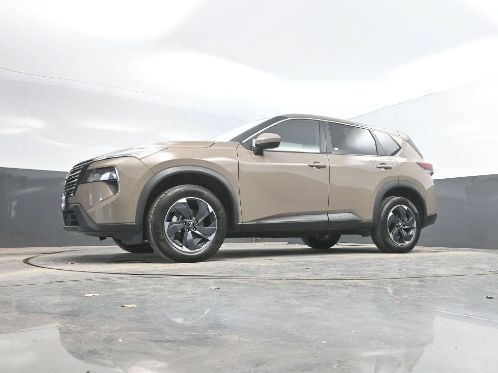 Used 2025 Nissan Rogue SV AWD/4WD image 31