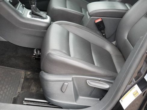 Used 2017 Volkswagen Tiguan S image 14