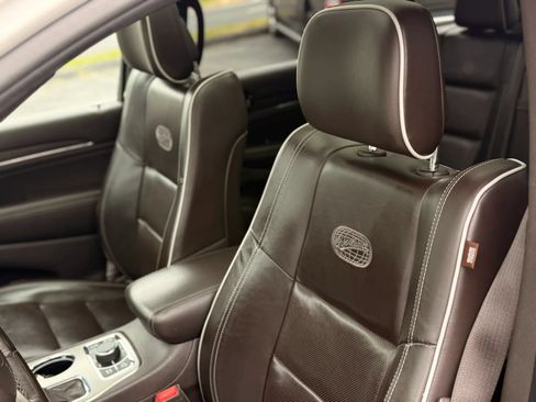 Used 2019 Jeep Grand Cherokee Overland AWD/4WD image 10