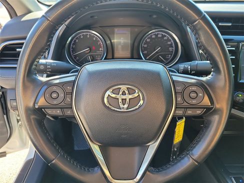 Used 2020 Toyota Camry SE image 18