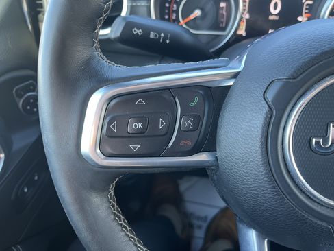 Used 2019 Jeep Wrangler Unlimited Sahara image 18