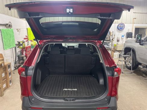 Used 2021 Toyota RAV4 LE image 6