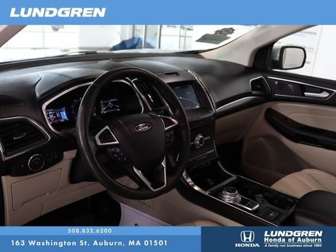 Used 2019 Ford Edge Titanium w/ Cold Weather Package AWD/4WD image 3
