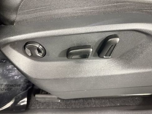 Used 2018 Volkswagen Tiguan SEL AWD/4WD image 21