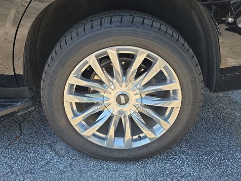 Used 2023 Cadillac Escalade Premium Luxury w/ Performance Package image 4