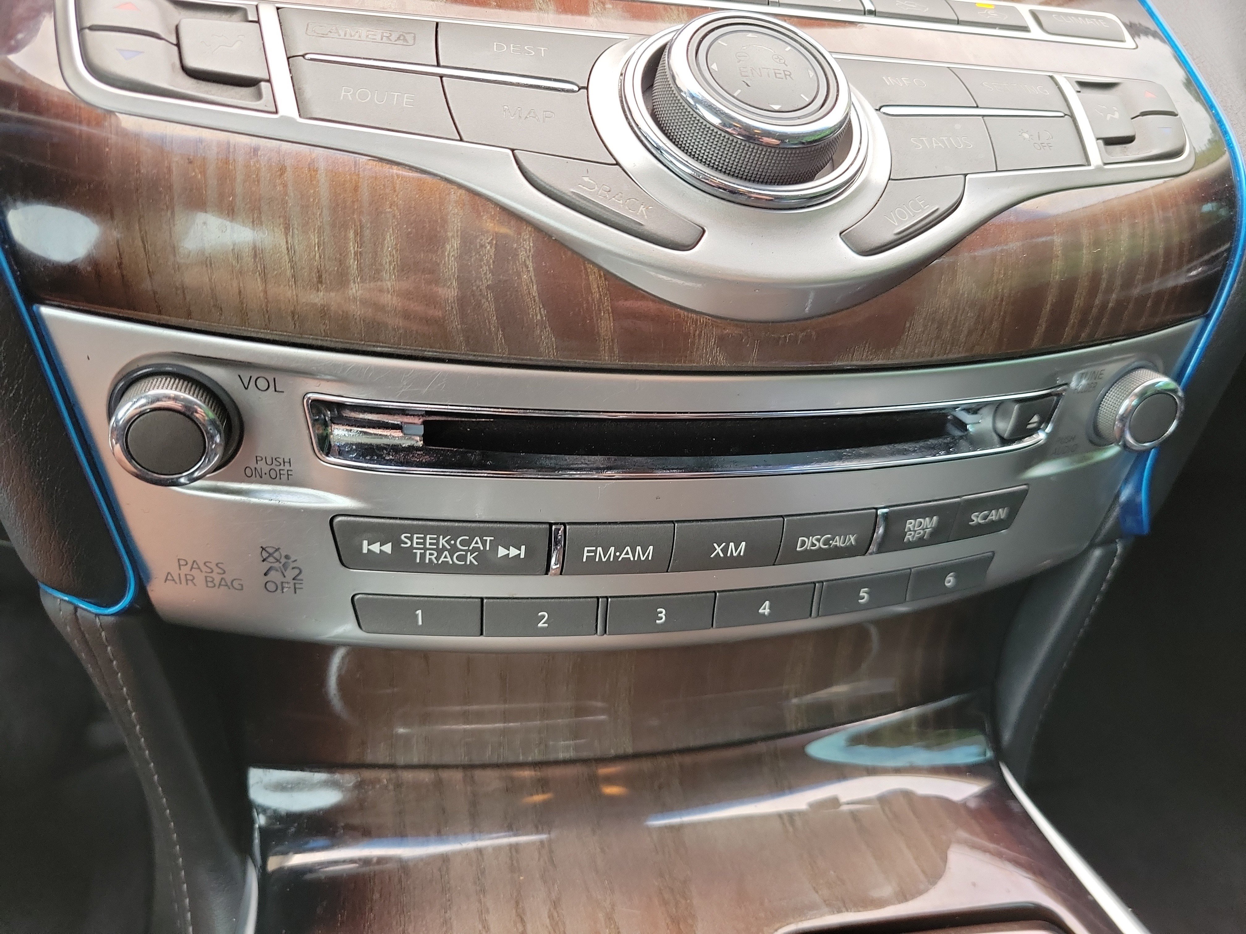 Used 2017 INFINITI Q70 L 3.7 w/ Deluxe Touring Package AWD/4WD image 17