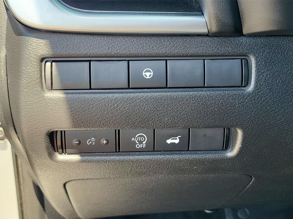 Used 2024 Nissan Rogue SV AWD/4WD image 10