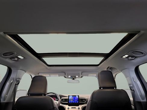 Used 2022 Ford Explorer XLT image 19