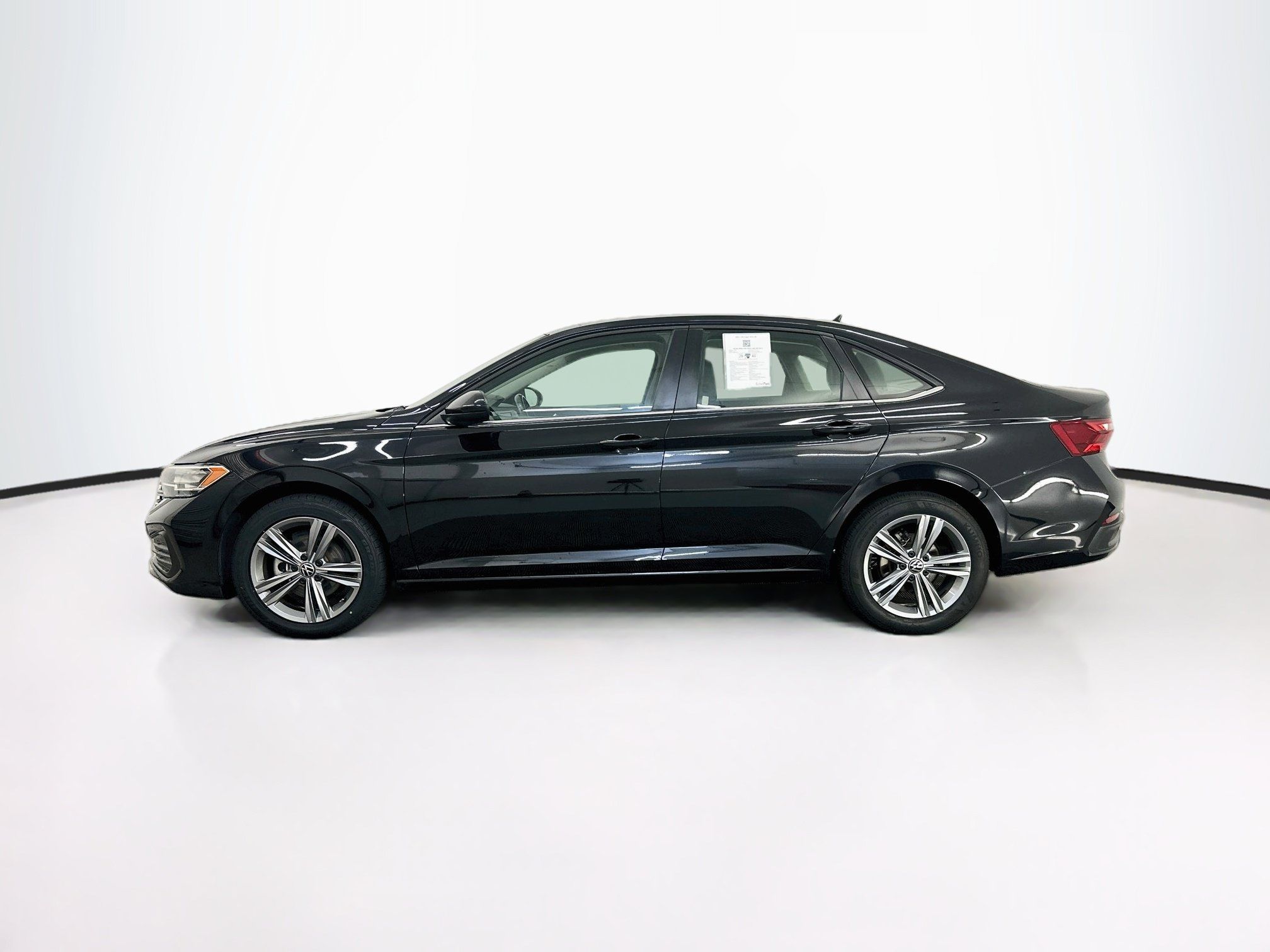 Used 2024 Volkswagen Jetta SE FWD image 4