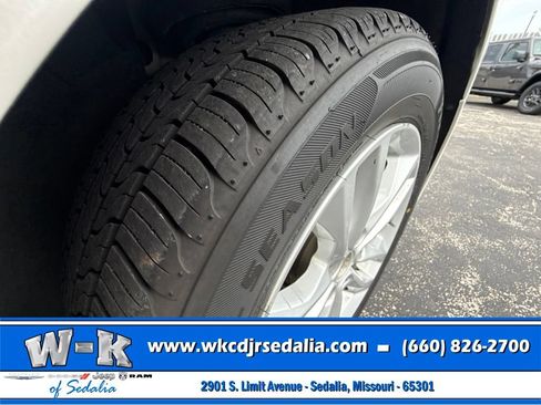 Used 2018 Chevrolet Malibu LT FWD image 4