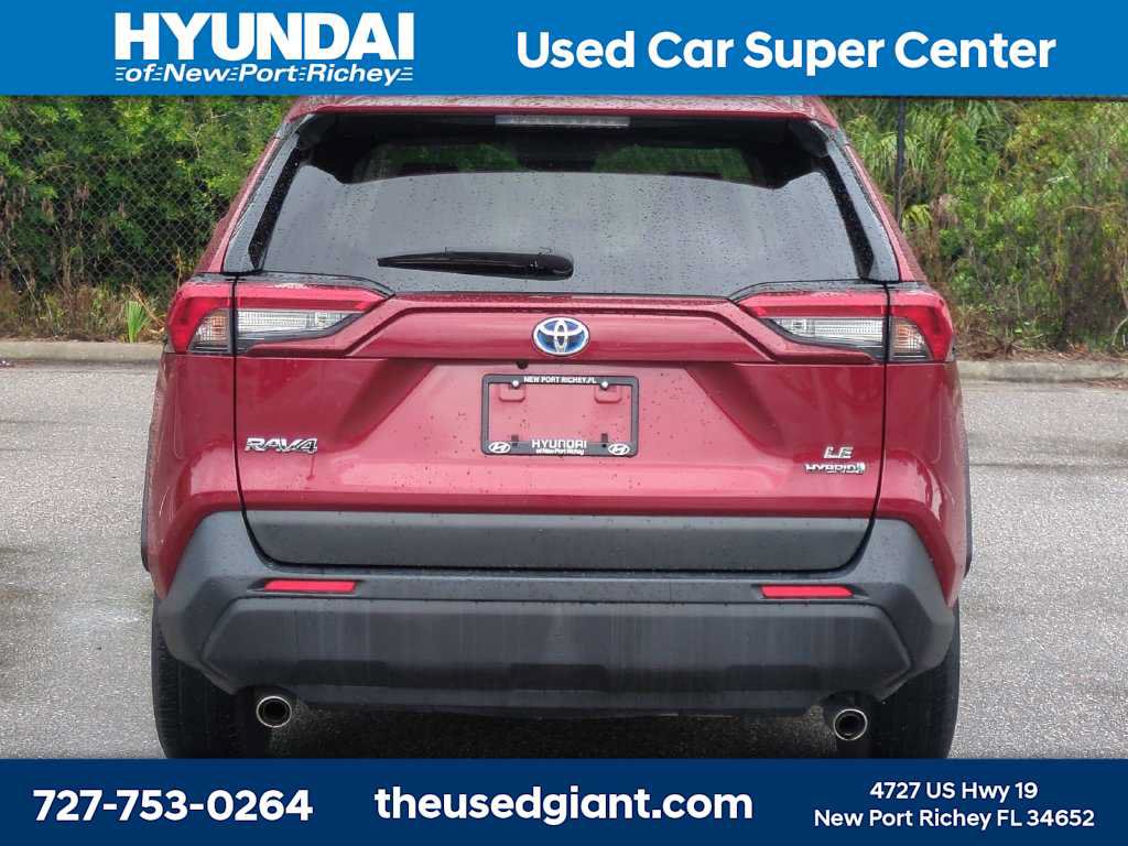 Used 2022 Toyota RAV4 LE AWD/4WD image 4
