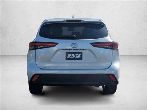 Used 2023 Toyota Highlander LE image 7