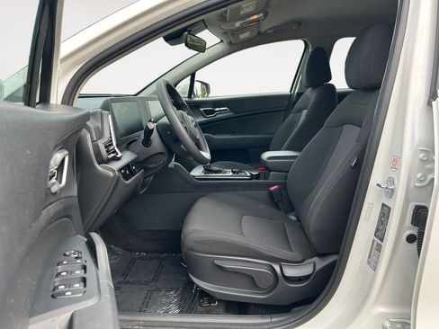 Used 2023 Kia Sportage LX image 16