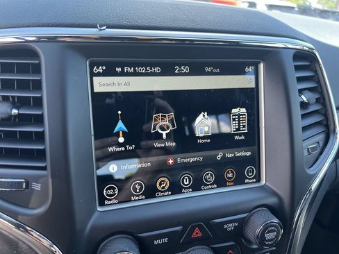 Used 2018 Jeep Grand Cherokee Altitude RWD image 24