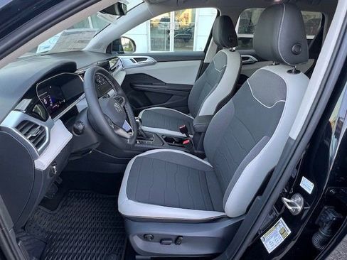 New 2025 Volkswagen Taos SE image 14