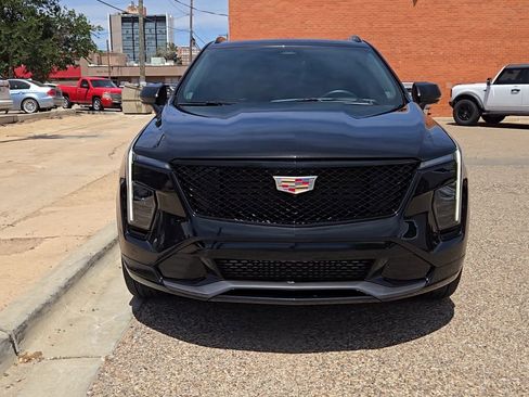 Used 2024 Cadillac XT4 Sport FWD image 3