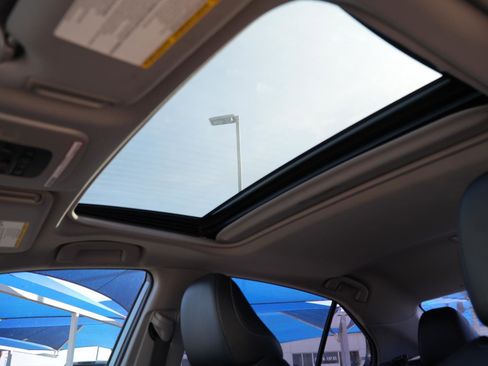 Used 2020 Toyota Camry SE image 15