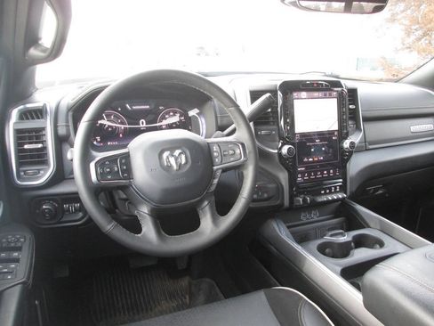 Used 2025 RAM 2500 Laramie AWD/4WD image 17