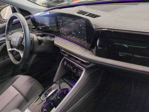 Used 2025 Audi Q5 Premium w/ Convenience Package image 37