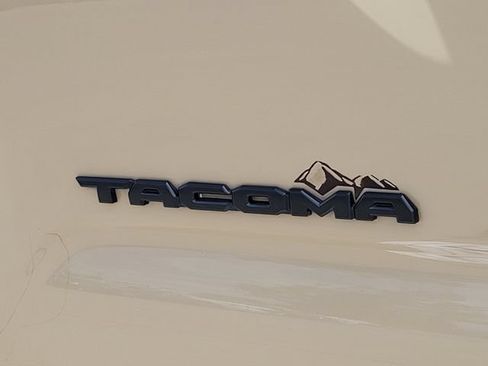 Used 2020 Toyota Tacoma SR5 RWD image 15