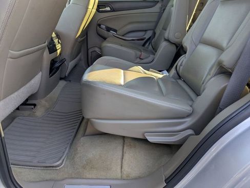 Used 2017 GMC Yukon SLT w/ Premium Edition image 28