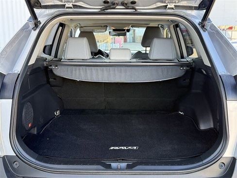 Used 2020 Toyota RAV4 Limited image 33