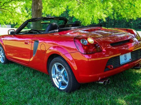 Used 2000 Toyota MR2 image 8
