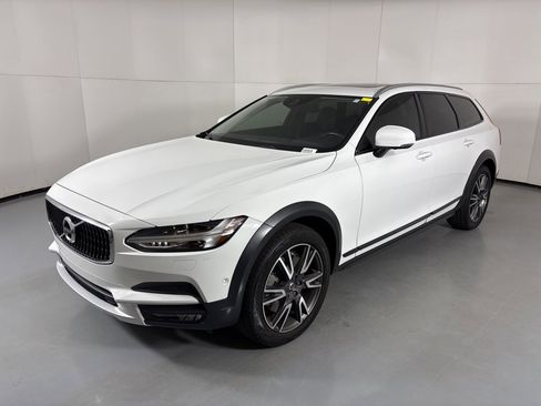 Used 2018 Volvo V90 T6 Cross Country w/ Convenience Package image 4