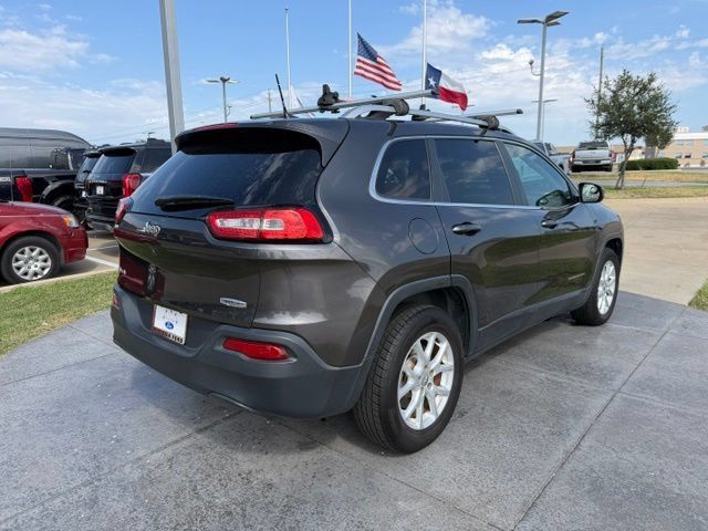 Used 2017 Jeep Cherokee Latitude w/ True North Edition AWD/4WD image 9