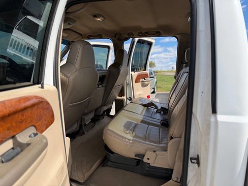 Used 2004 Ford F350 Lariat image 24