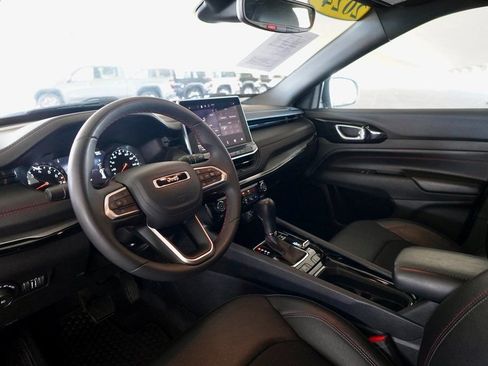 Used 2024 Jeep Compass Trailhawk image 10