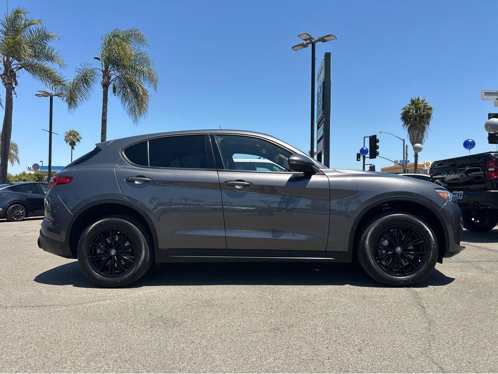 Used 2023 Alfa Romeo Stelvio Sprint RWD image 40