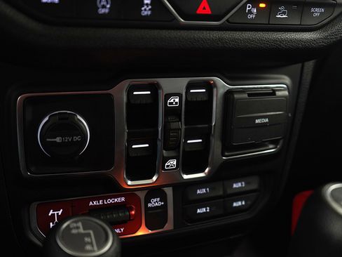 Used 2024 Jeep Wrangler Willys image 23