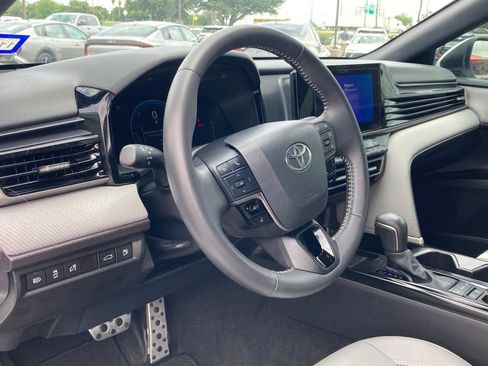 Used 2025 Toyota Camry SE w/ Convenience Package FWD image 9