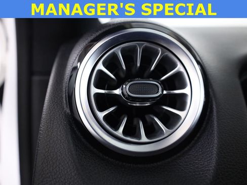 Used 2022 Mercedes-Benz GLB 250 4MATIC image 11